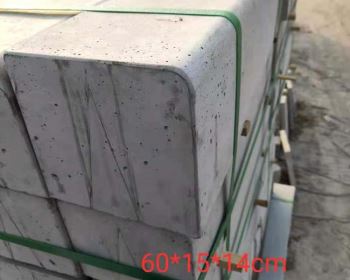 關于水泥路邊石的特點