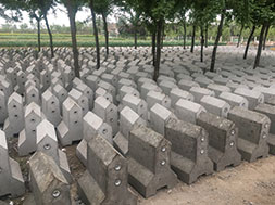 月初混凝土隔離墩發貨中